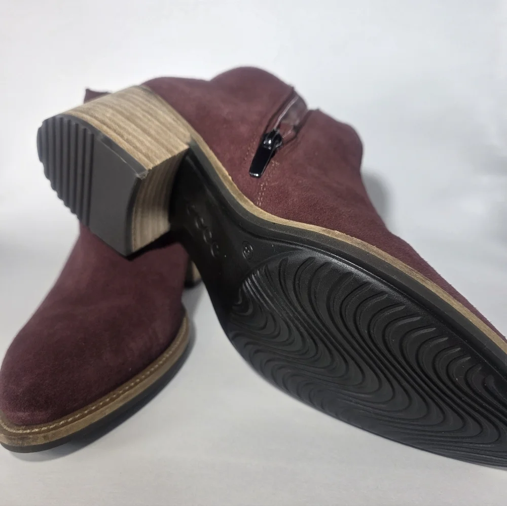 ECCO Women’s Ankle Boots Size 8-8.5 Burgundy Suede Zip Closure Comfort Casual